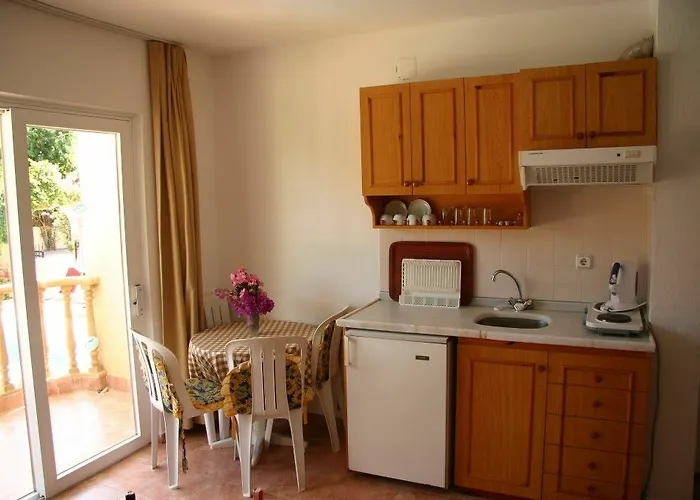 Hibiscus & Garden 3* مرمريس